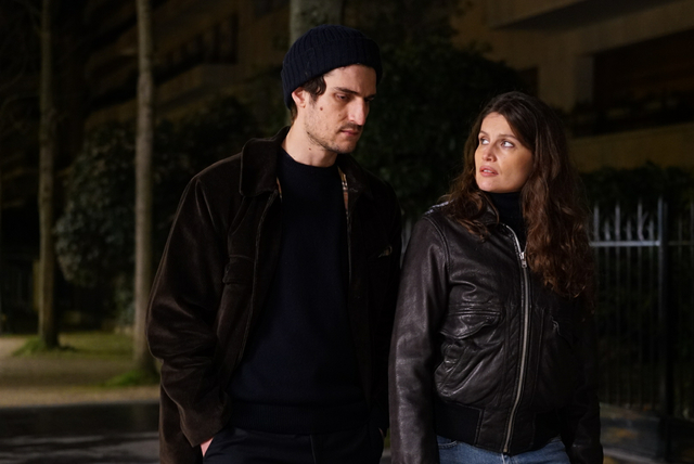 Louis Garrel se svou manželkou Laetitiou Castaovou ve filmu Věrní nevěrní. 