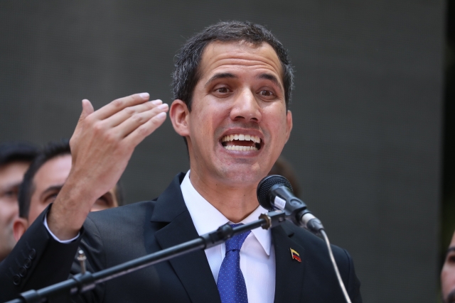 Lídr opozice Juan Guiadó.