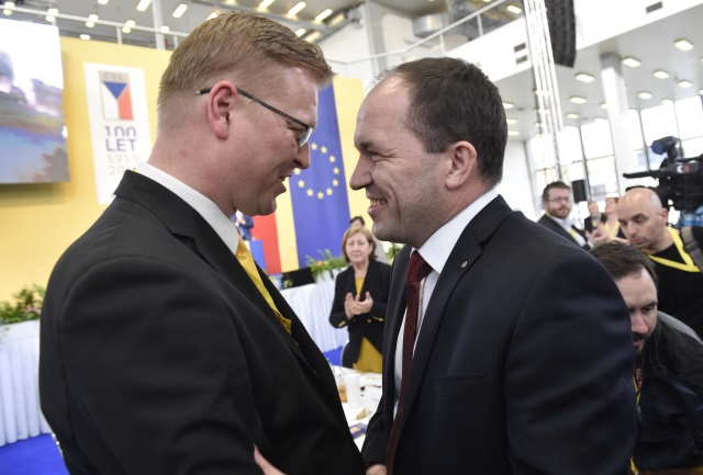 Pavel Bělobrádek se svým nástupcem Markem Výborným. 