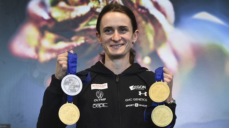 Martina Sáblíková se vyfotila se svou sbírkou medailí.