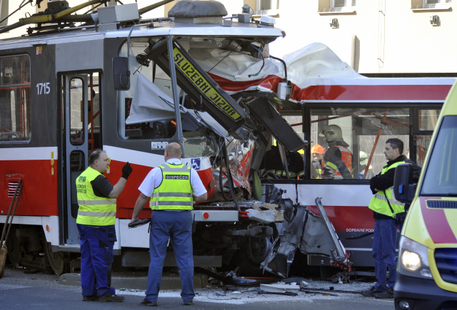 V centru Brna se 1. dubna 2019 srazil trolejbus s tramvají. V centru Brna se 1. dubna 2019 srazil trolejbus s tramvají.