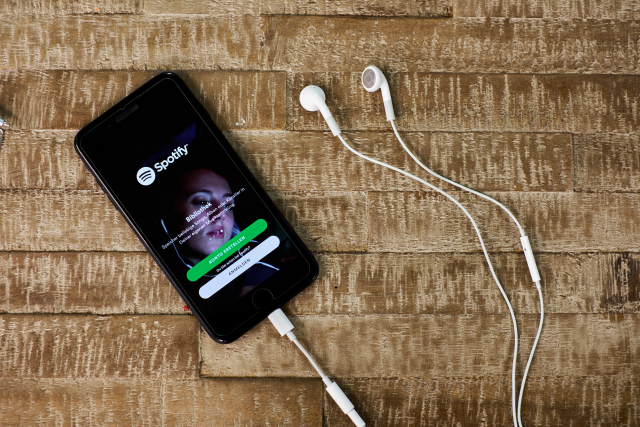 Streamovací aplikace Spotify. Streamovací aplikace Spotify.