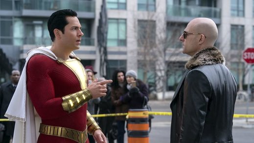 Hlavního padoucha si ve filmu zahrál Mark Strong (vlevo).