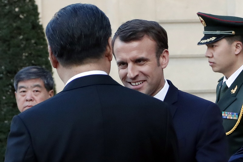 Prezident Emmanuel Macron objíždí francouzské regiony.