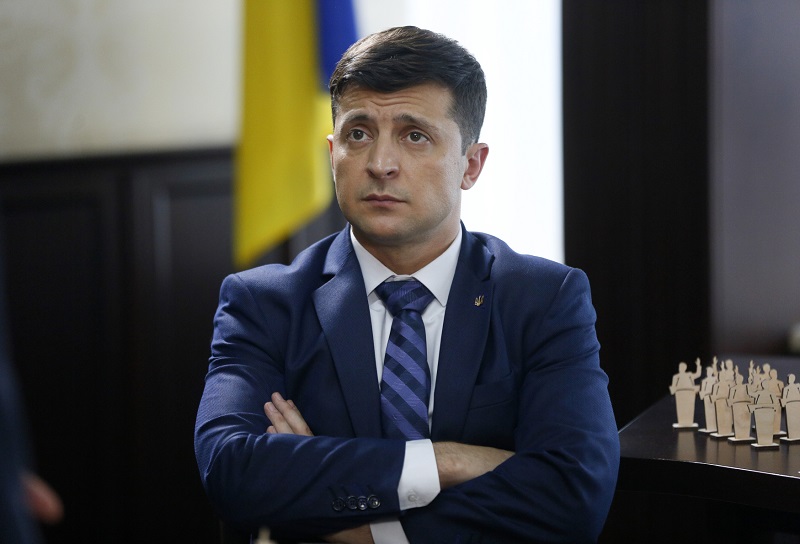 Volodymyr Zelenskyj ovládl první kolo ukrajinských prezidentských voleb.