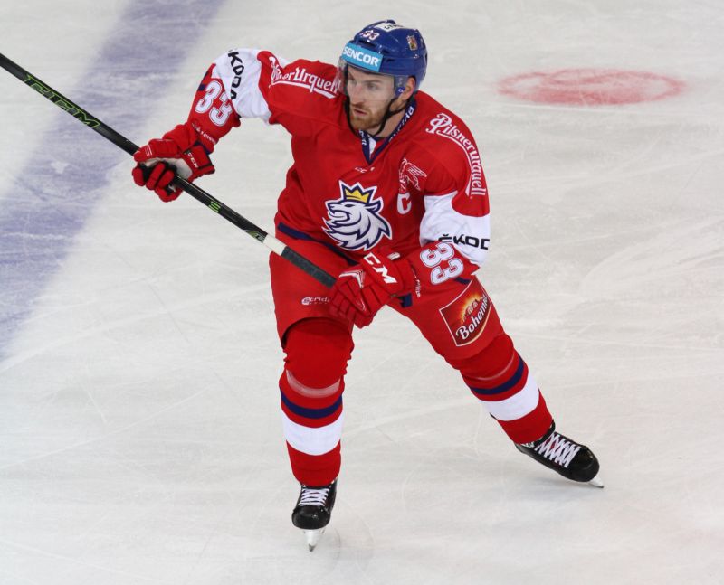 Český hokejový obránce Jakub Nakládal v dresu reprezentačního týmu.