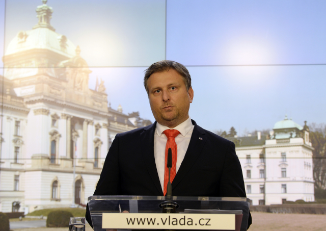 Ministr spravedlnosti Jan Kněžínek kritizuje Dukův návrh o povinném oznamování sexuálního zneužití.
