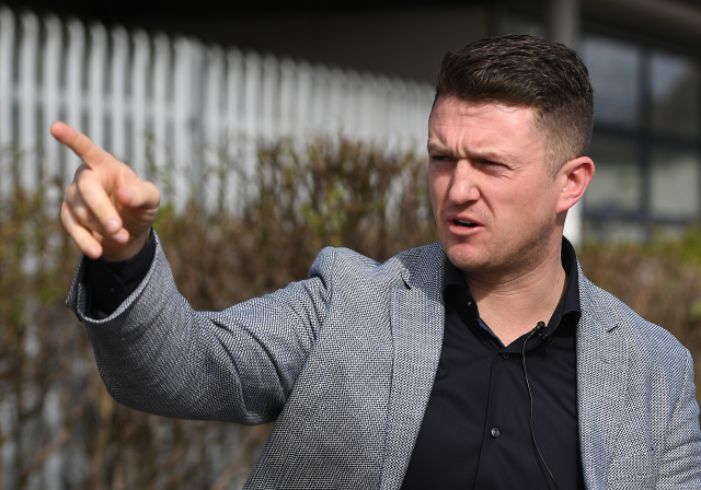 Britský extremista Tommy Robinson.