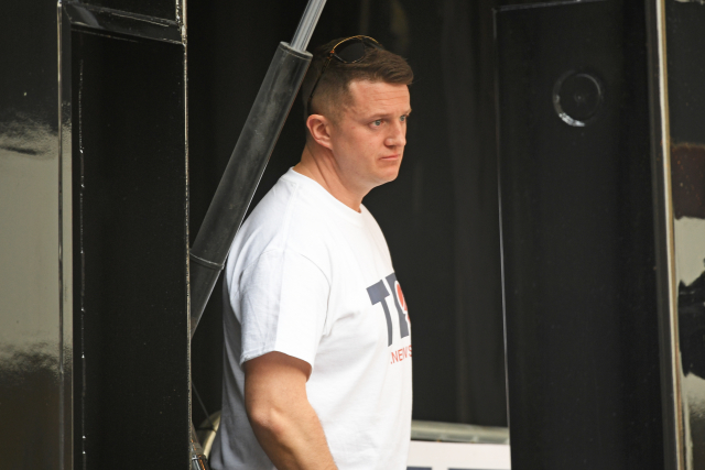 Britský krajně pravicový aktivista Tommy Robinson.