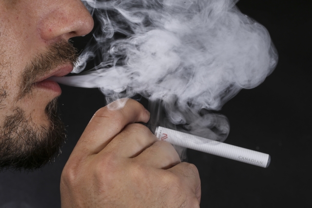 Elektronické cigarety rozdělují společnost. Elektronické cigarety rozdělují společnost.