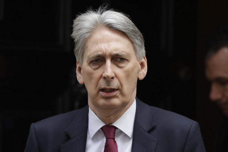 Ministr financí Philip Hammond stále věří, že se vládní strana s labouristy dohodne.