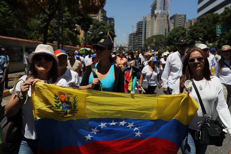 Venezuelané vyšli protestovat do ulic proti režimu prezidenta Madura.