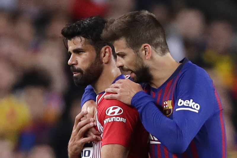 Diego Costa (vlevo) svým zkratem výrazně oslabil Atlético.