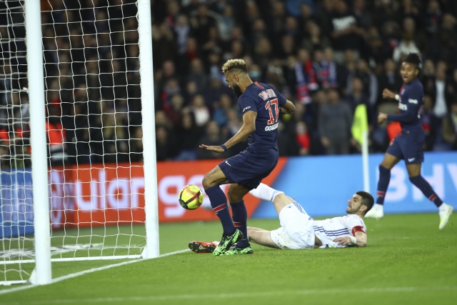 Eric Choupo-Moting se postaral o minelu roku. 