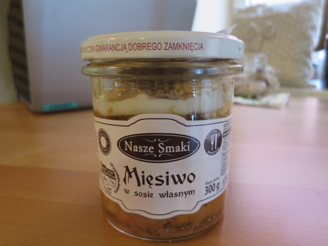 Masová sklenice z Polska, u které inspektoři odhalili lživý údaj na etiketě.