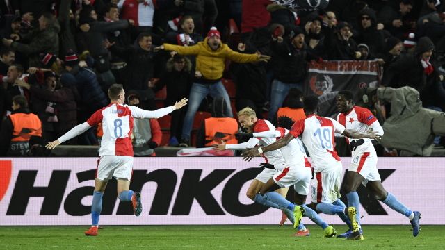 Radost fotbalistů Slavie po rozhodujícím gólu proti Seville.