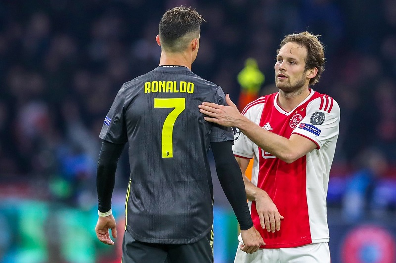 Barcelona šťastně zvítězila, remízu s Ajaxem vykopal Ronaldo.