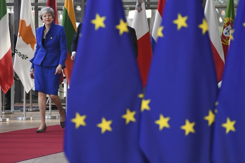 Theresa Mayová přichází na jednání EU27. Theresa Mayová přichází na jednání EU27.