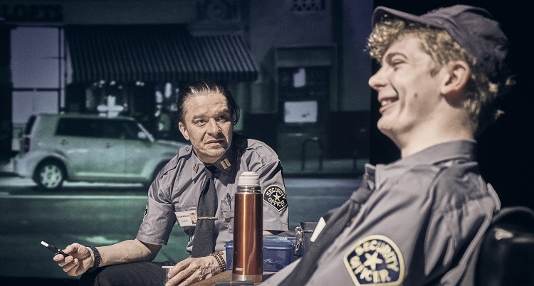 Snímek ze hry Lobby Hero. Snímek ze hry Lobby Hero.