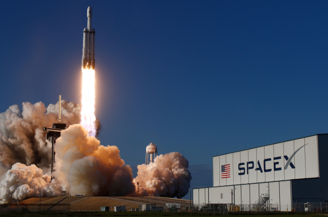 Start rakety Falcon Heavy společnosti SpaceX.