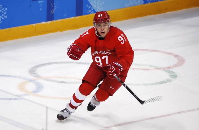Ruský útočník Nikita Gusev v dresu ruské reprezentace.