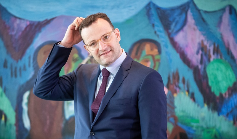 Německý ministr Jens Spahn se netají svou homosexualitou.
