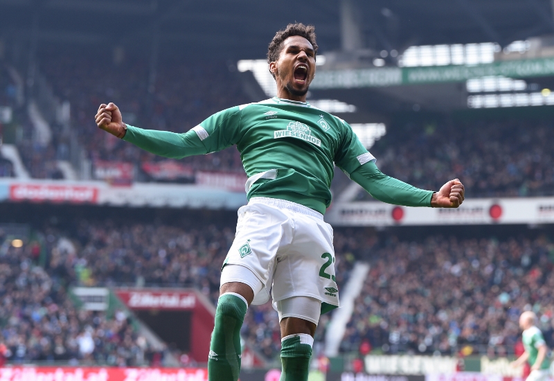 Theo Gebre Selassie se hlavičkou postaral o vítěznou trefu Brém.