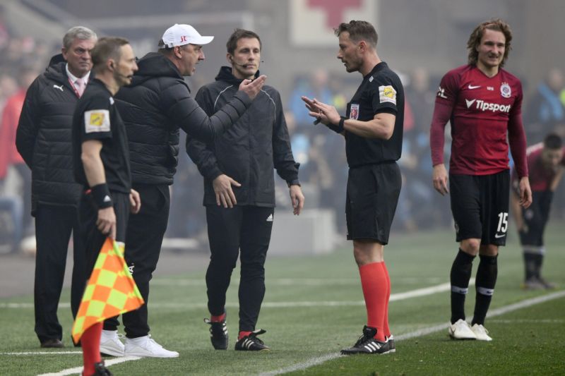Slavia měla dle komise kopat dvě penalty, v Plzni sudí nechyboval