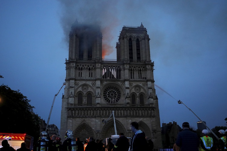 Katedrála Notre-Dame. Katedrála Notre-Dame.
