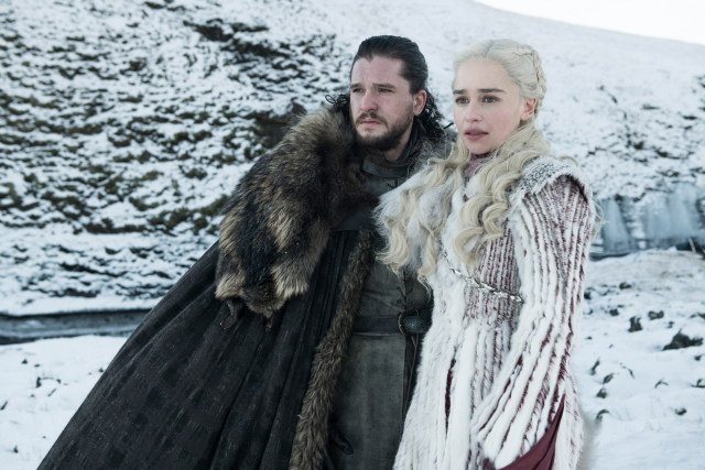 Hlavní postavy ze seriálu Hra o trůny - Jon Snow a Daenerys Targaryen.