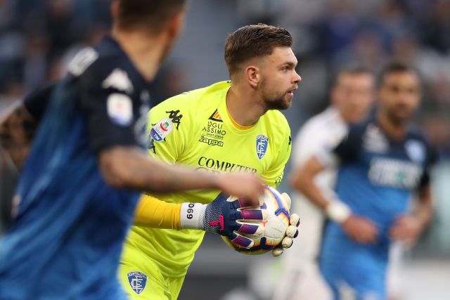 Brankář Bartlomiej Dragowski (s míčem v ruce). Brankář Bartlomiej Dragowski (s míčem v ruce).