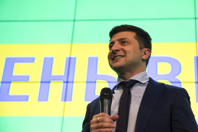Vítěz prvého kola ukrajinských prezidentských voleb, politický nováček a bavič Volodymyr Zelenskyj.