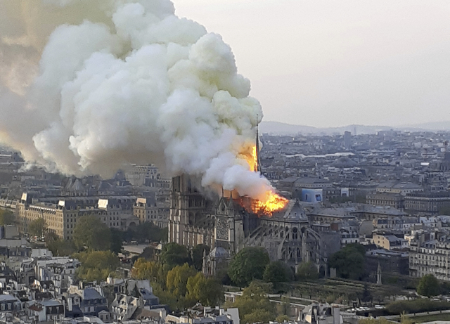 Požár katedrály Notre-Dame.