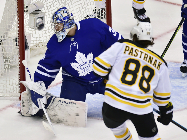 Frederik Andersen a David Pastrňák.