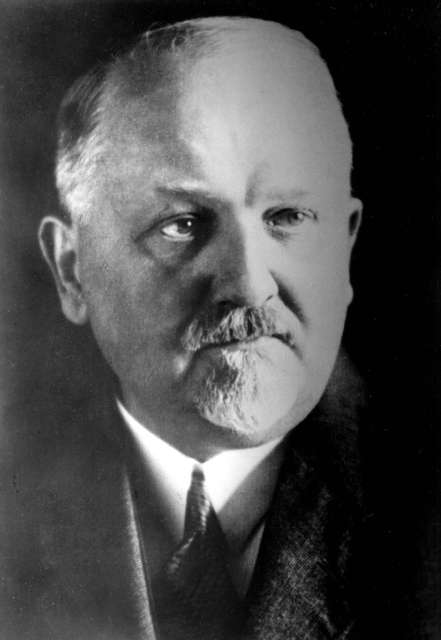 Kamil Hilbert. 