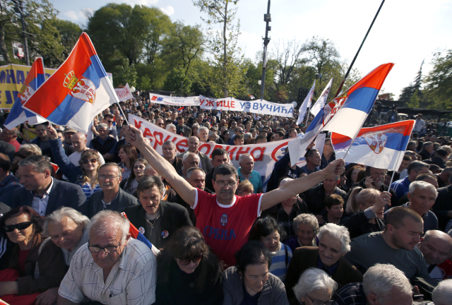 Demonstrace na podporu srbského prezidenta. Demonstrace na podporu srbského prezidenta.