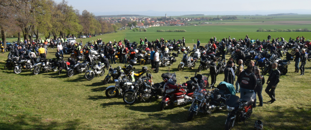 Policejní akce zaměřená na motorkáře. Jely stovky strojů.
