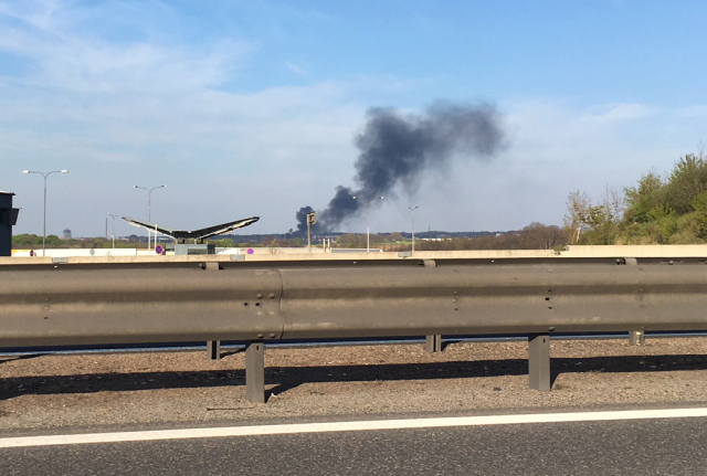 V Říčanech u Prahy hořelo 20. dubna 2019 obchodní centrum v bývalém areálu lihovaru. Kouř z požáru byl vidět na kilometry daleko.