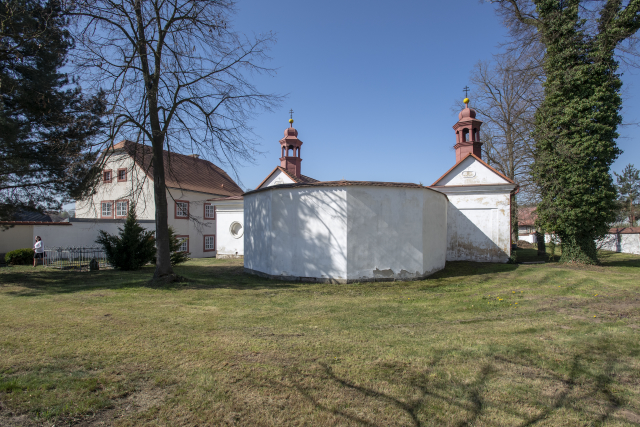Areál kaple Božího hrobu v Mimoni na Českolipsku na snímku z 20. dubna 2019. Stavba kopie Božího hrobu podle jeruzalémského vzoru začala v roce 1665 a dokončena byla o dva roky později.