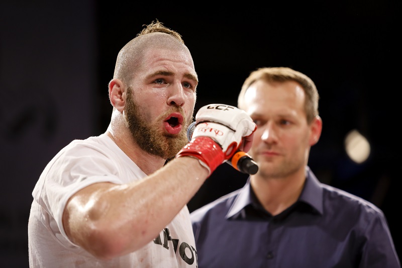 Bojovník MMA Procházka slaví titul. Soupeřem mi byl učitel, těší ho.