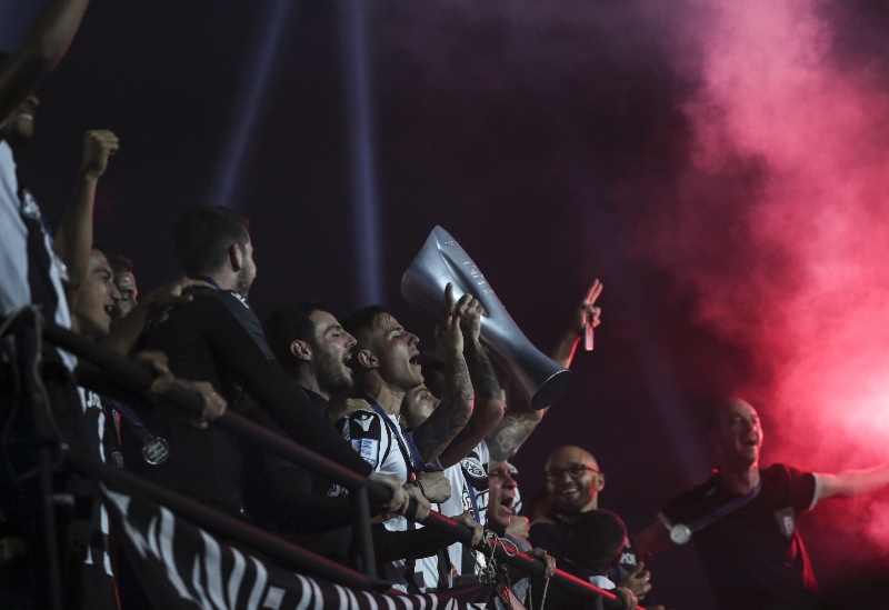 PAOK Soluň se dočkal titulu po 24 letech. PAOK Soluň se dočkal titulu po 24 letech.