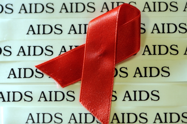 Podle odborníků včasným odhalením nemoci a léčbou lze předejít rozvinutí viru HIV v nemoc AIDS (ilustrační foto).