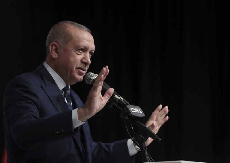 Erdoganova strana přišla o vládu v Istanbulu.