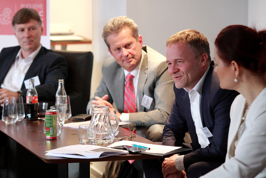 Zleva Přemysl Cenkl (Crif), Radomil Doležal (CzechTrade), Luděk Drnec (DHL) a Helena Kohoutová (Agentura Helas). Zleva Přemysl Cenkl (Crif), Radomil Doležal (CzechTrade), Luděk Drnec (DHL) a Helena Kohoutová (Agentura Helas).