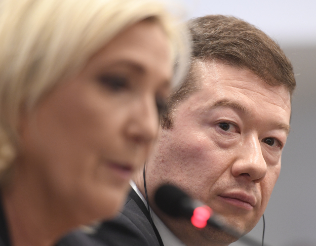 Marine Le Penová a Tomio Okamura.