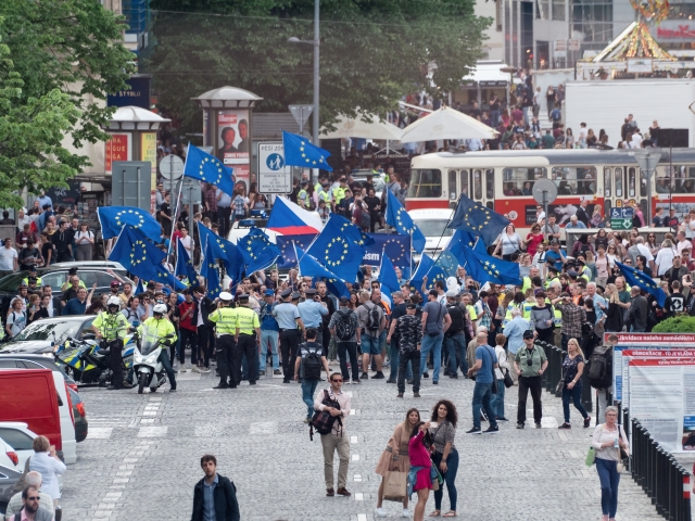 Demonstrace názorových odpůrců SPD.