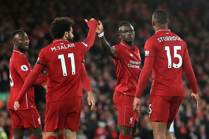 Mohamed Salah a Sadio Mané (čelem) vstřelili shodně po dvou gólech.