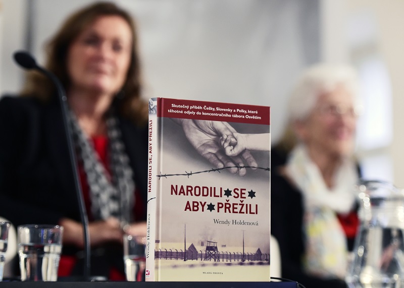 Wendy Holdenová představila v Praze své nové knihy. Wendy Holdenová představila v Praze své nové knihy.