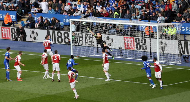Šance fotbalistů Leicesteru (v modrém) v zápase proti Arsenalu. Šance fotbalistů Leicesteru (v modrém) v zápase proti Arsenalu.
