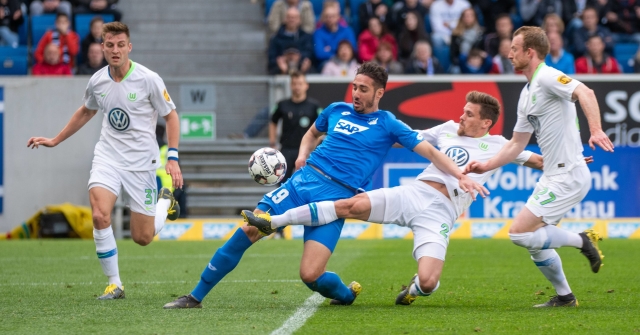 Fotbalisté Wolfsburgu a Hoffenheimu ve vzájemném duelu. Fotbalisté Wolfsburgu a Hoffenheimu ve vzájemném duelu.